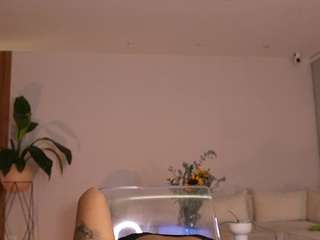 Live webcam model cheerrybomb on Soda Cams