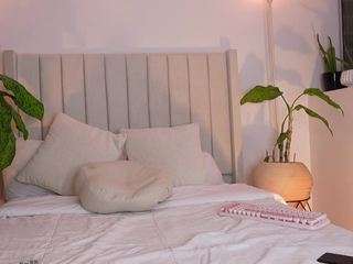 Live webcam model cheerrybomb on Soda Cams