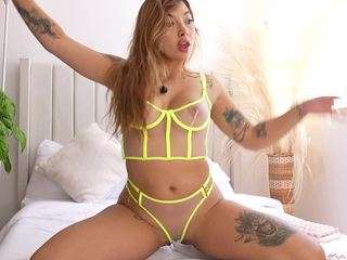 cheerrybomb Live Webcam on CamSoda