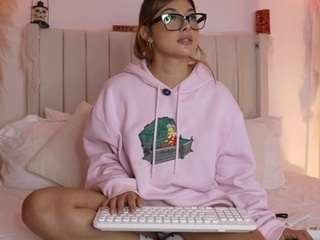 cheerrybomb Live Webcam on CamSoda