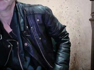 sexygeny's CamSoda show and profile