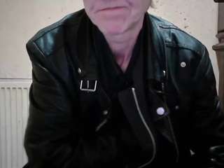 sexygeny's CamSoda show and profile