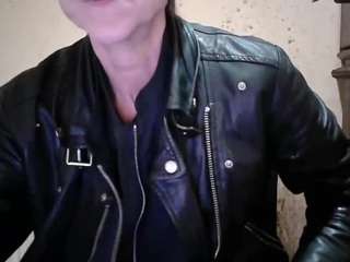 sexygeny's CamSoda show and profile