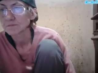 sexygeny's CamSoda show and profile