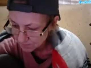 le modèle sexygeny est en webcam porno dans un show sur le site camsoda, il possède les tags suivants: amateur,anal toys,ass bouncing,athletic,average,dirty talk,drinking,middle aged,skinny,smoking