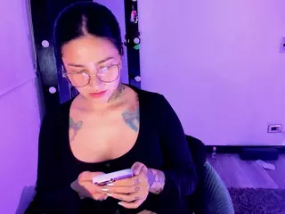 LeaSmlthv's Live Sex Cam Show