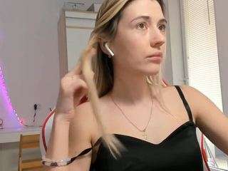 hotcarolinexo webcam