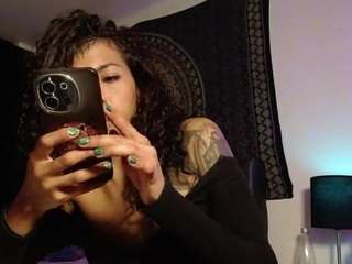 greecebella's CamSoda show and profile