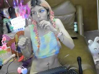 skinnyteen from CamSoda is Freechat