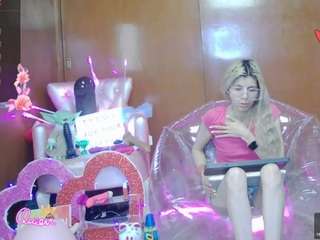 skinnyteen's CamSoda show and profile