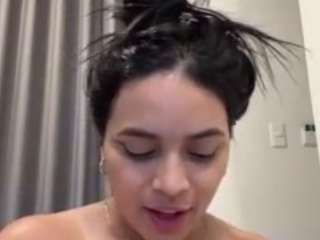 Live webcam model salommecruz on Soda Cams