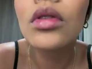 Salommecruz's cam show statistics and live stream