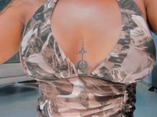 renatareyes Live Webcam on CamSoda