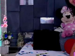 Live webcam model vannesahills on Soda Cams