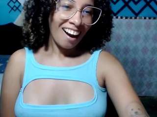 le modèle nadiablack est en webcam porno dans un show sur le site camsoda, il possède les tags suivants: babygirl,feet,tease,tattoos,strip,bedroom,living room,lingerie,solo,daddysgirl,cumshow,cumshot,cum,brown-eyes,black-hair,big-nipples,cute,oil,squirt,petite