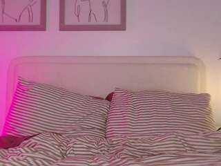 avaxo's CamSoda show and profile