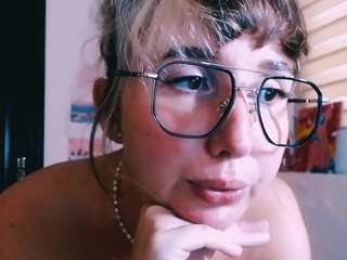 cosmoriri's CamSoda show and profile