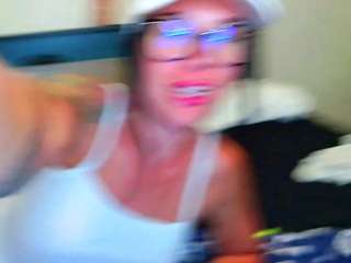  tighttinymilf chat room