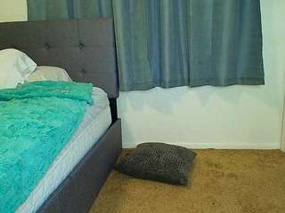 tighttinymilf webcam