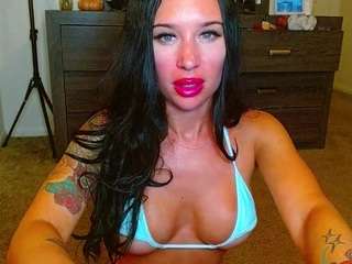 tighttinymilf from CamSoda is Freechat