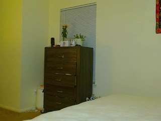 tighttinymilf webcam model