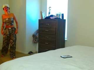 tighttinymilf webcam