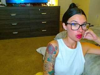 tighttinymilf webcam