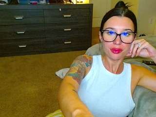 tighttinymilf webcam