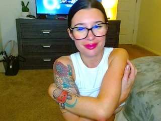 tighttinymilf webcam