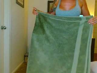 Live webcam model tighttinymilf on Soda Cams