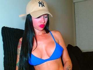 tighttinymilf's CamSoda show and profile