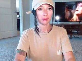 Live webcam model tighttinymilf on Soda Cams