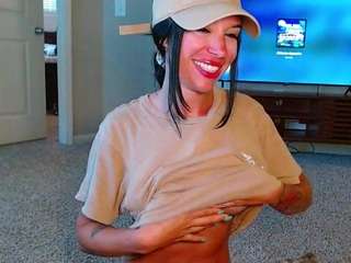 tighttinymilf webcam