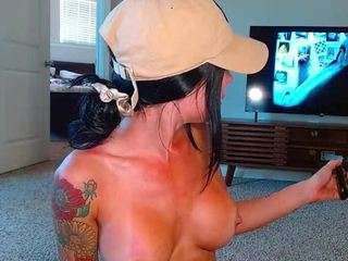 tighttinymilf webcam