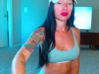 Live webcam model tighttinymilf on Soda Cams