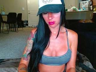 tighttinymilf's CamSoda show and profile