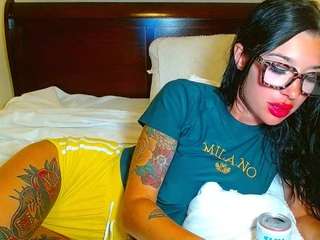 tighttinymilf webcam