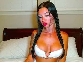 tighttinymilf webcam