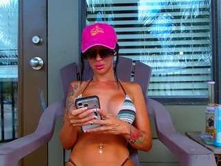 tighttinymilf webcam