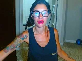 Tighttinymilf's cam show statistics and live stream