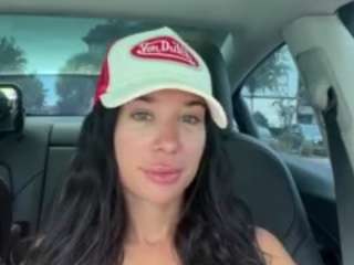 Tighttinymilf's cam show statistics and live stream