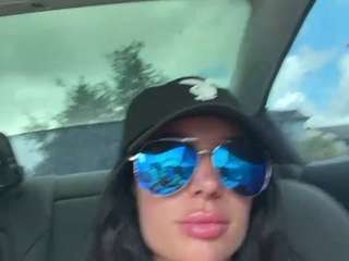 Tighttinymilf's cam show statistics and live stream