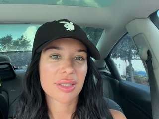 tighttinymilf webcam model