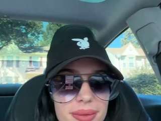 tighttinymilf webcam model