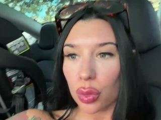 tighttinymilf live on CamSoda