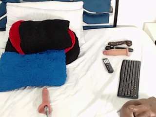 This model is live right now. vivianelane