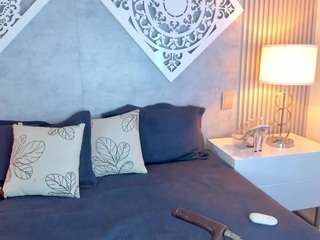 Live webcam model viioletlover on Soda Cams