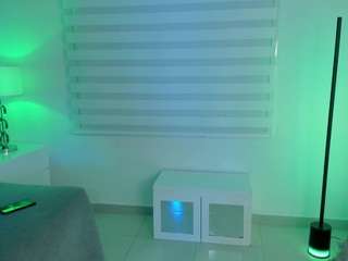 Live webcam model viioletlover on Soda Cams