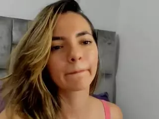 Miahtaylor's Live Sex Cam Show