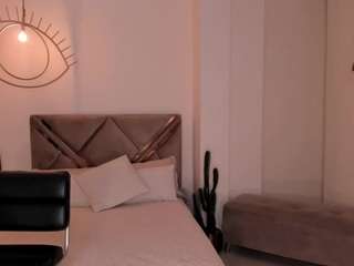 le modèle conniemichaels est en webcam porno dans un show sur le site camsoda, il possède les tags suivants: amateur,anal,wet,tease,strip,spank,robe,pussy,orgasm,ohmibod,lingerie,handjob,flashing,fingers,feet,dildo,brown-eyes,blowjob,black-hair,bj